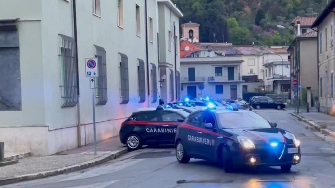 Tenta la truffa dello specchietto. Scoperto e fermato