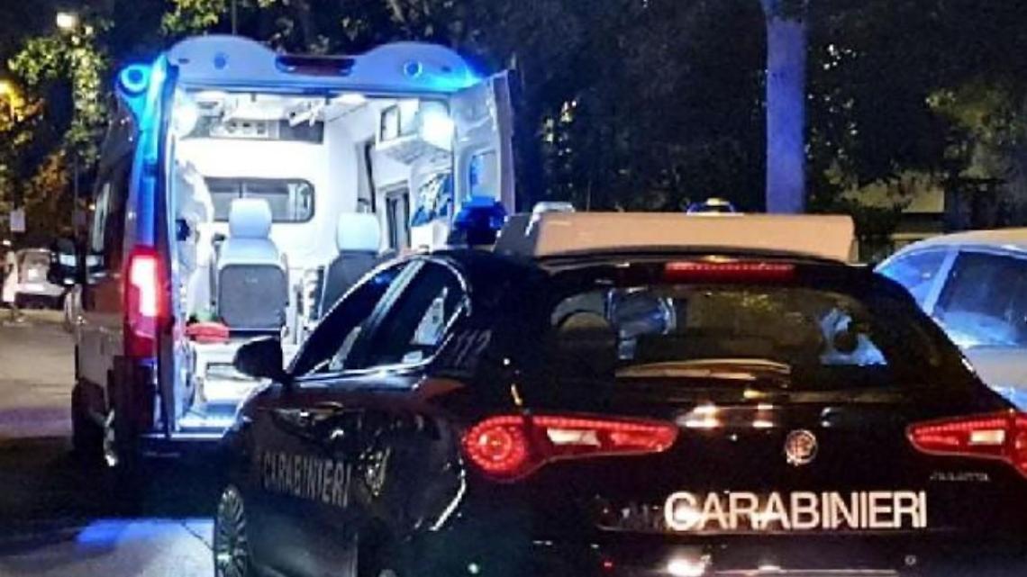 Cliente accoltellato a una mano durante una lite in un bar