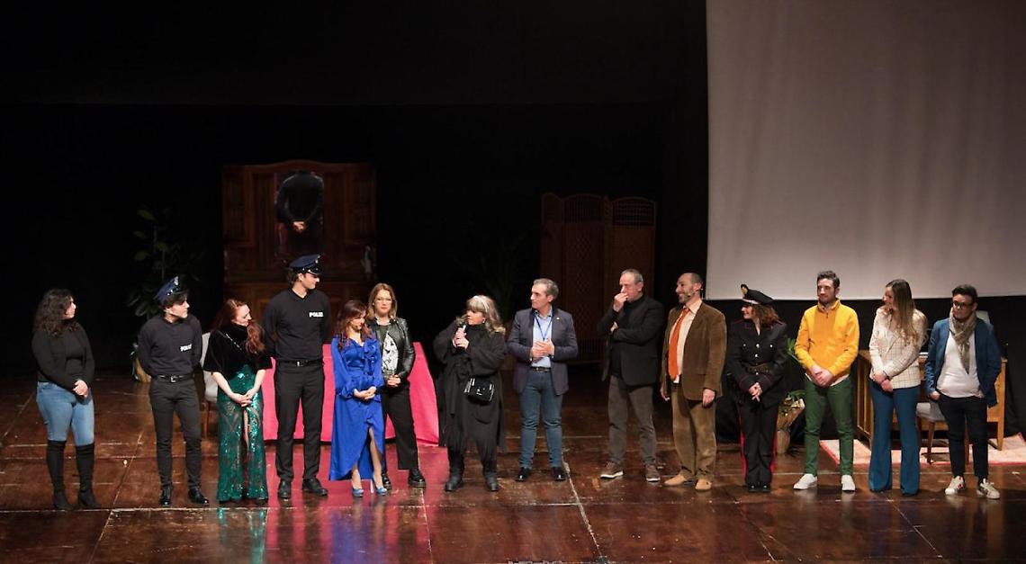 Una commedia divertente per riflettere sui pericoli della rete