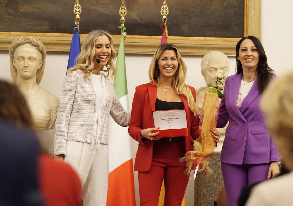 Diritti umani e delle donne, Claudia Conte premiata in Campidoglio