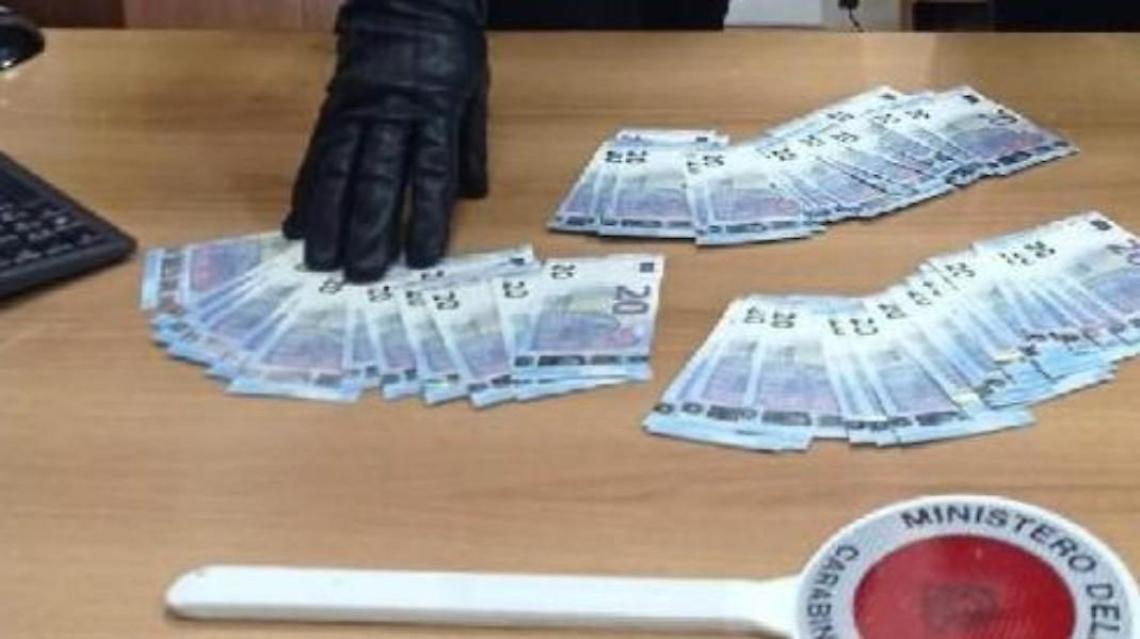 Acquisti pagati con banconote false: arrestato. Percepiva il reddito di cittadinanza