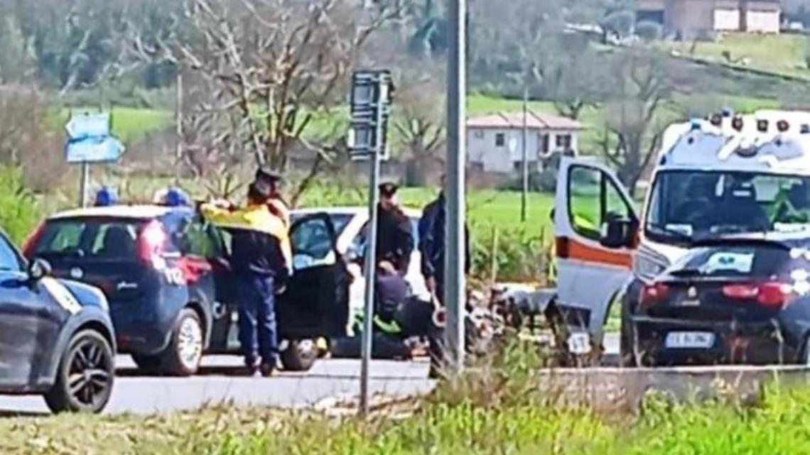 Scontro tra auto e moto. Un ferito trasportato in ospedale