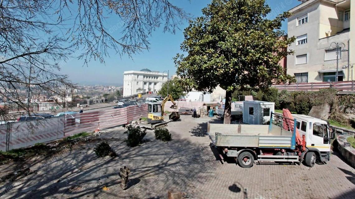 Largo Turriziani, operai al lavoro. Inizia la riqualificazione