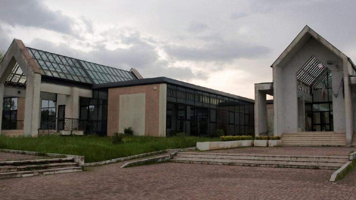 Una panchina rossa al Conservatorio "Licino Refice"