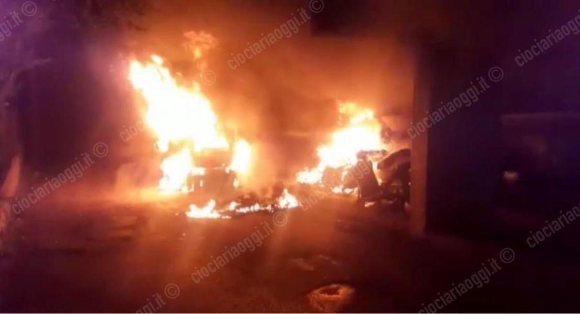 Auto e moto a fuoco al Casermone. Le indagini vanno avanti