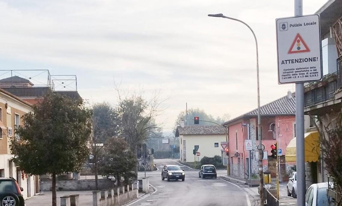 Semaforo a Tecchiena, ma quanto ci costi? Tutte le cifre, tra spese e ricavi