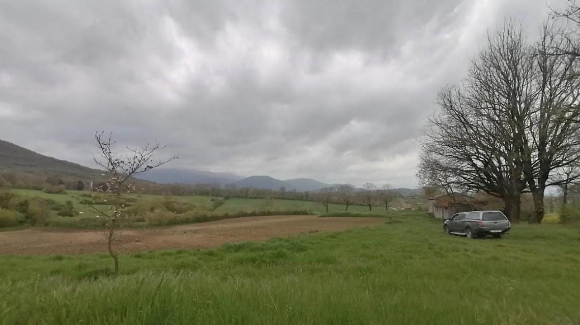 Coltiva il suo terreno e scopre un proiettile di cannone