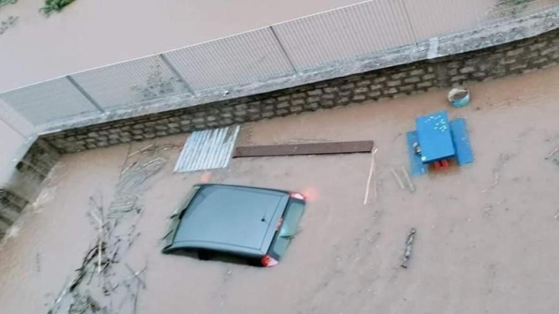 Allagamenti e auto sommerse. La conta dei danni del maltempo