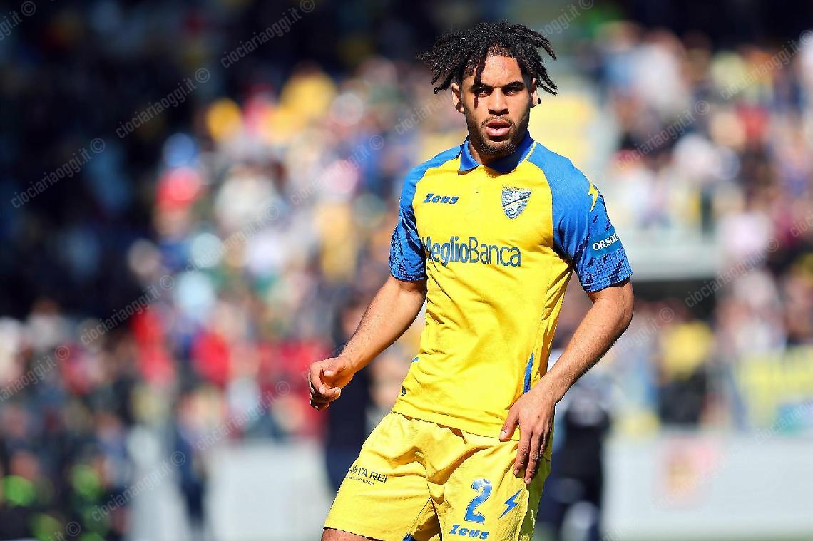 Tegola in casa Frosinone, si è fermato Anthony Oyono