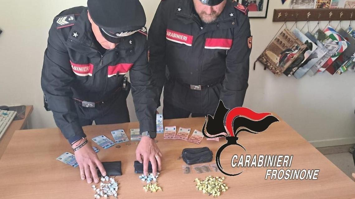 Trovati in possesso di cocaina e hashish. Arrestati due uomini