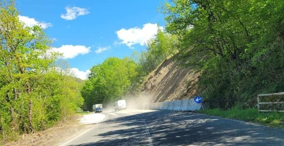 Regionale 666 interrotta da una frana. Ripristinata la circolazione
