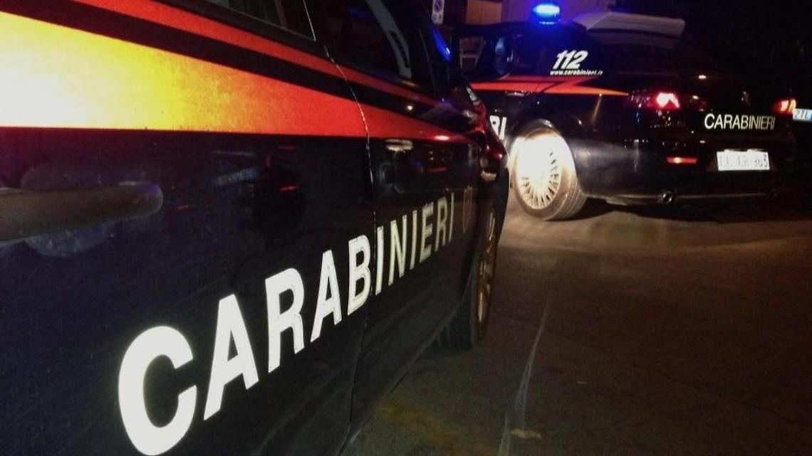 Ladri in azione, furti nelle case. Rubata anche una pistola