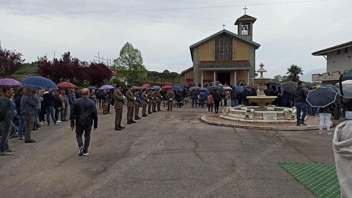 Commosso addio al militare Alessandro Massimi. I funerali