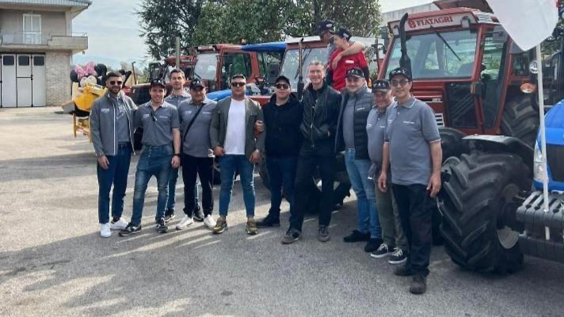 Una città “invasa” dai trattori. Il primo raduno è un successo