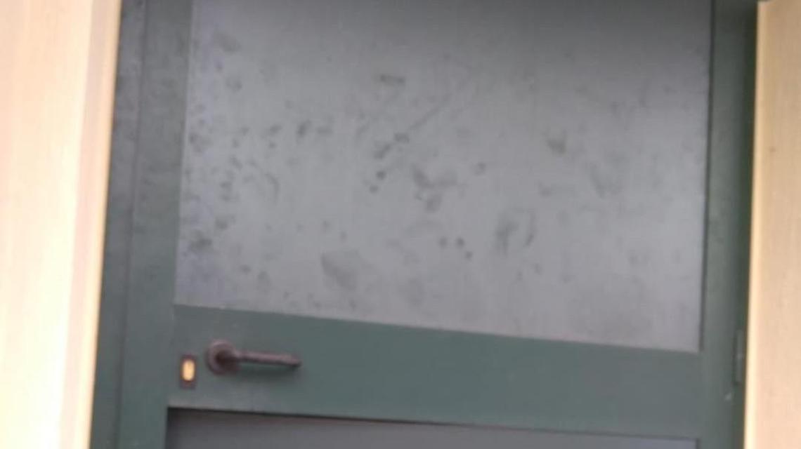 Vandali in azione. Danneggiato l'auditorium del paese