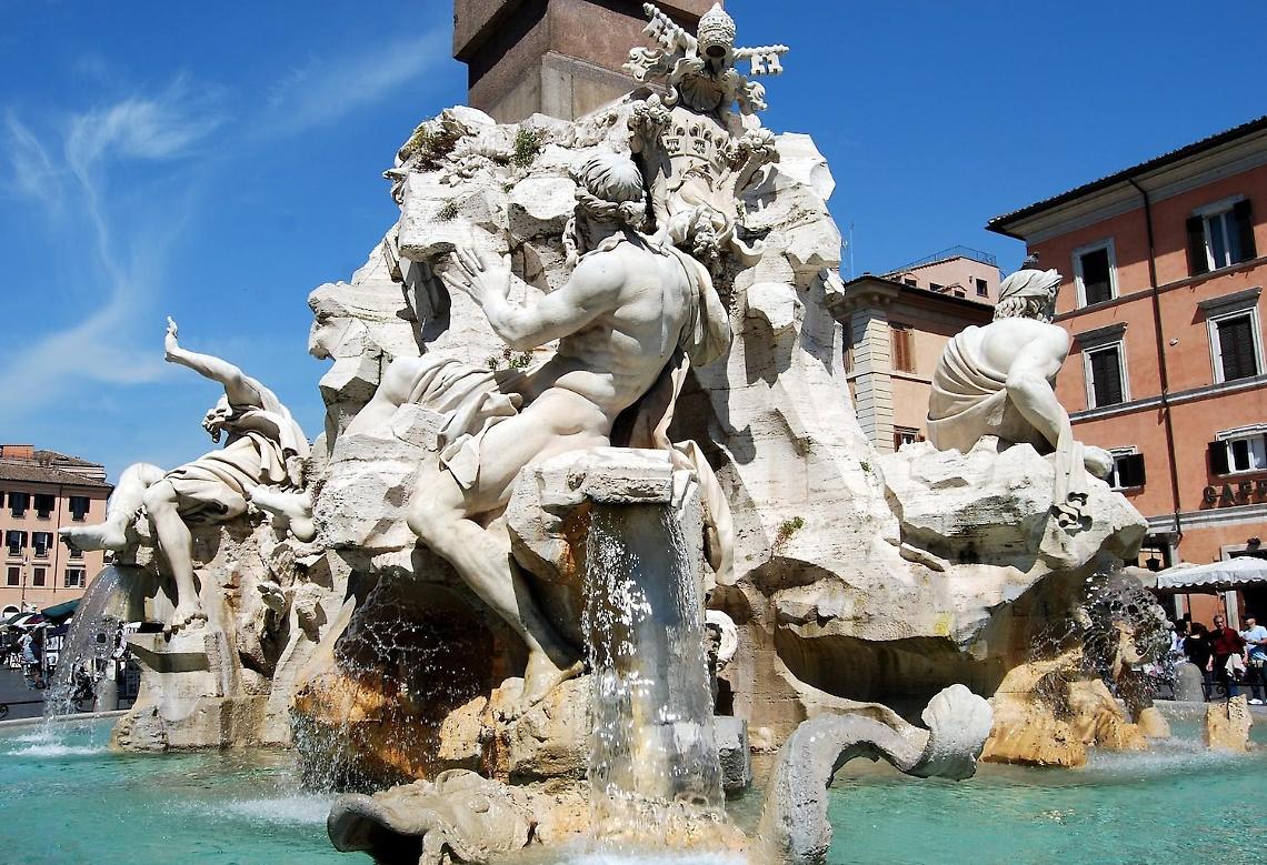 "Non paghiamo il fossile". Liquido nero nella fontana di piazza Navona