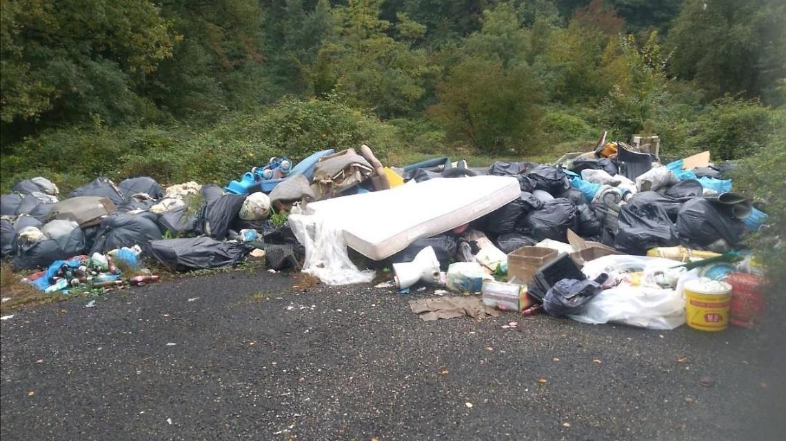 discarica rifiuti abbandonati