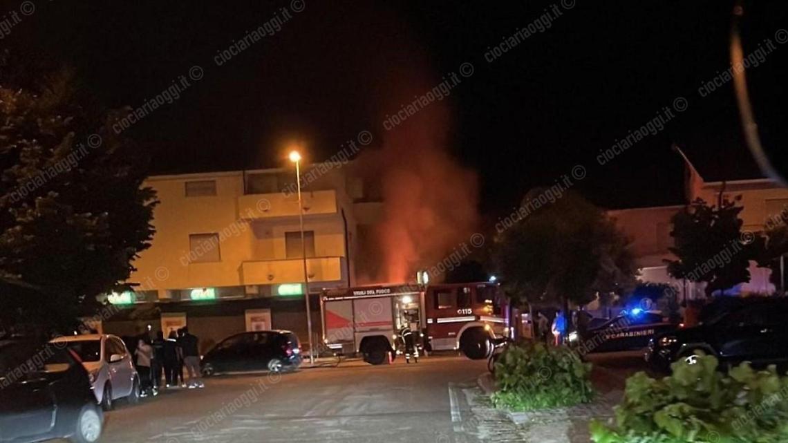 auto in fiamme a sora