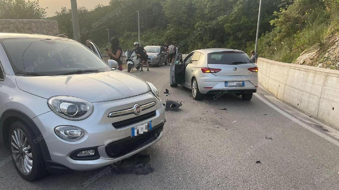 Incidente tra due auto. Coinvolto il parroco di Pico