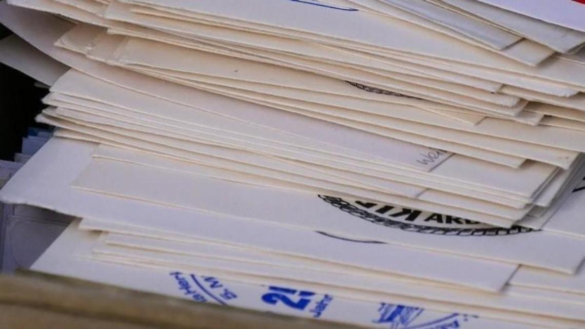 Prima l'invio di una multa, poi della tessera sanitaria. È morta ma non per lo Stato