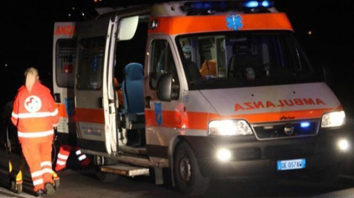 Rissa in piazza tra giovanissimi ubriachi. Quindicenne in coma etilico