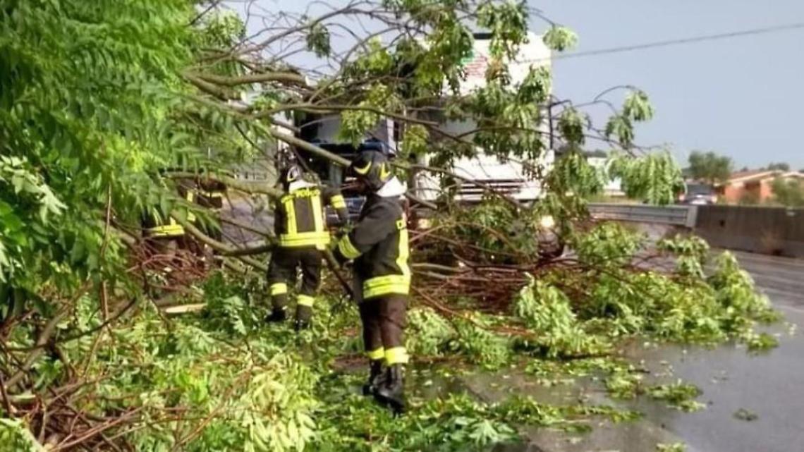 Maltempo, interventi dei vigili del fuoco in tutta la provincia