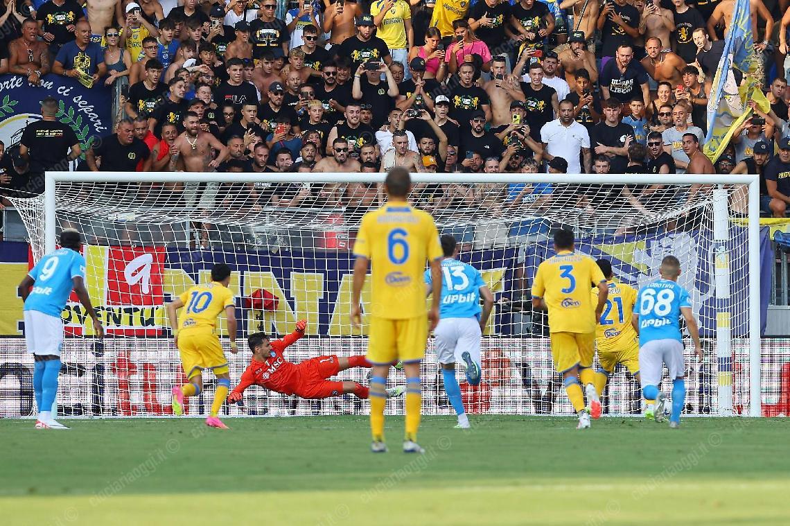 Il Frosinone battuto dal Napoli campione d'Italia nel debutto in Serie A