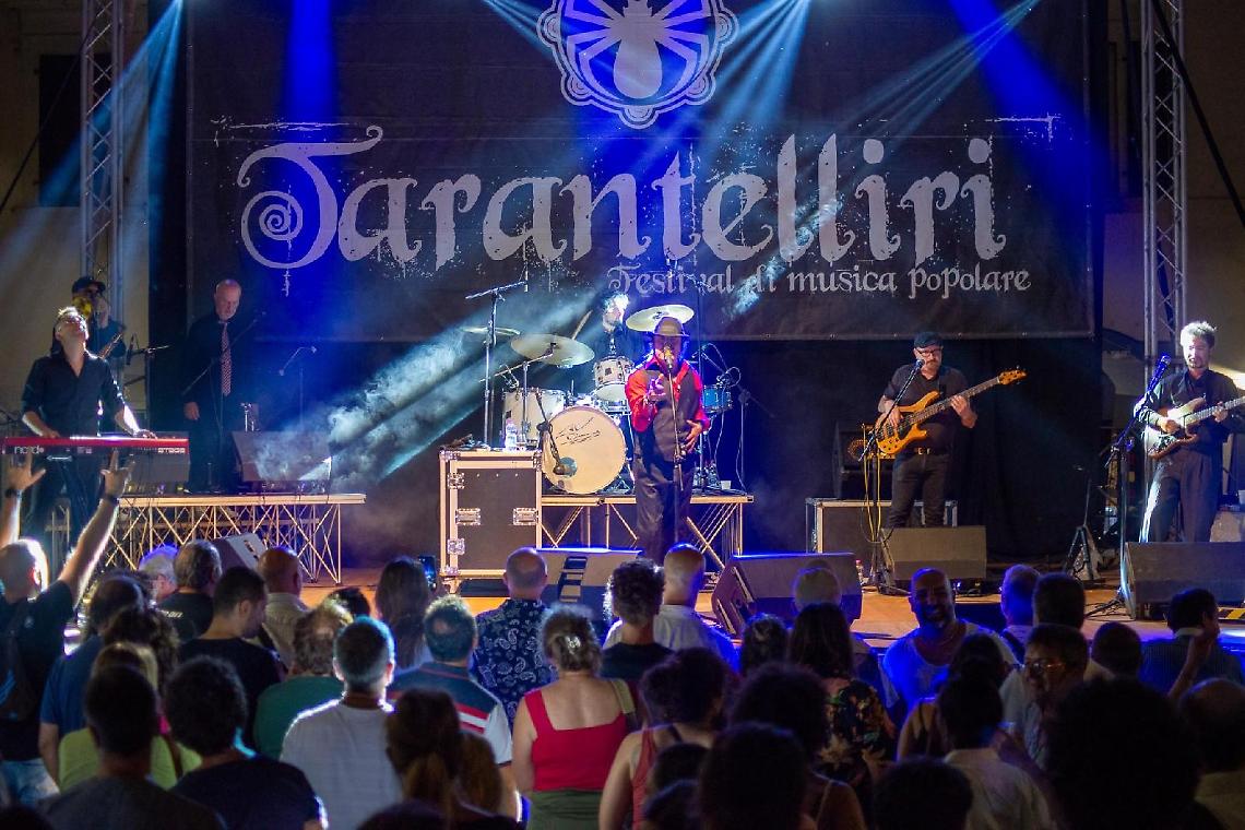 Buona musica e cibo fanno centro. Grande apertura per il “Tarantelliri festival”