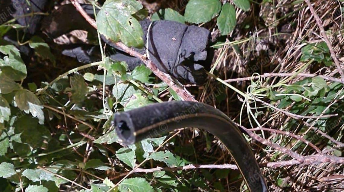 Vandali tagliano i tubi. E i cittadini restano senza acqua
