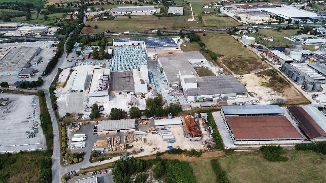Rifiuti per fare il gres. Denuncia alla Procura