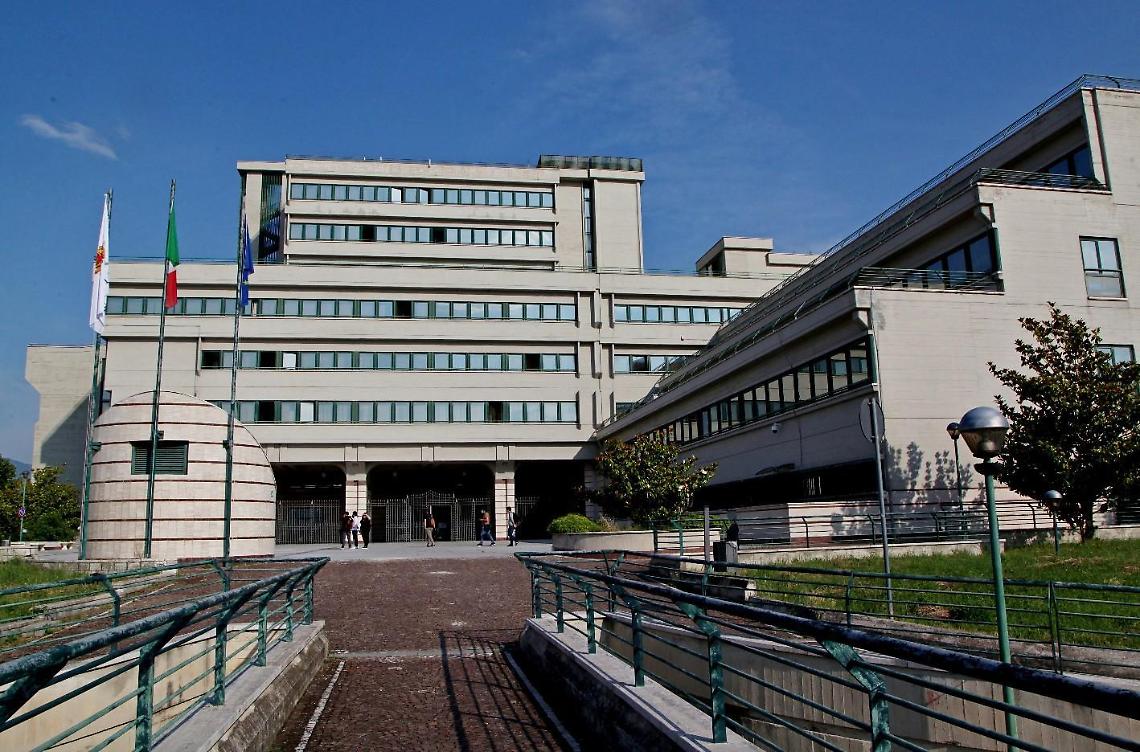Palpeggia la titolare di un'attività. Operaio indagato per violenza sessuale