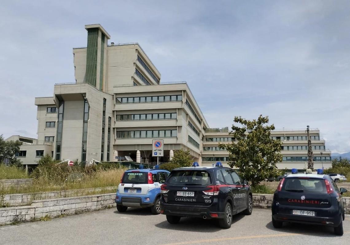 Estorce denaro ai genitori. Geometra nei guai