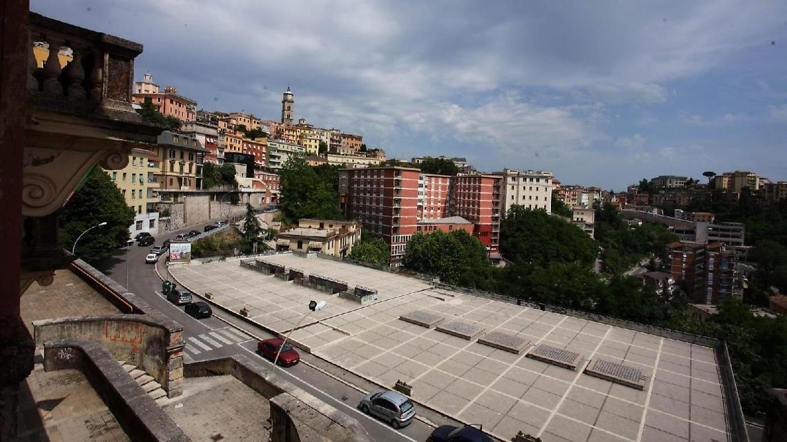 Ci sono più case. Ma sono sempre meno abitate