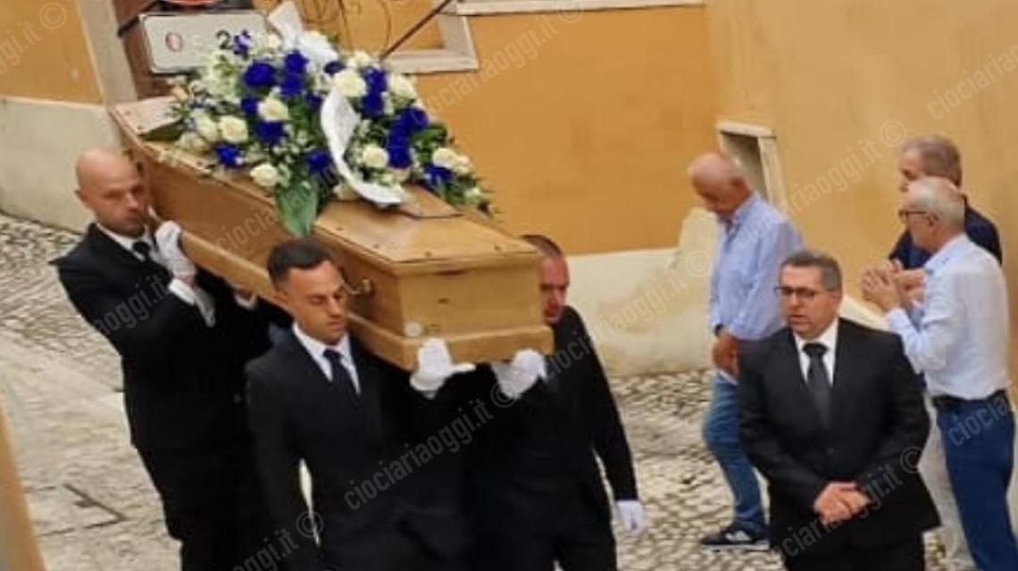 Una folla in lacrime per l'addio ad Alessandro Muscedere