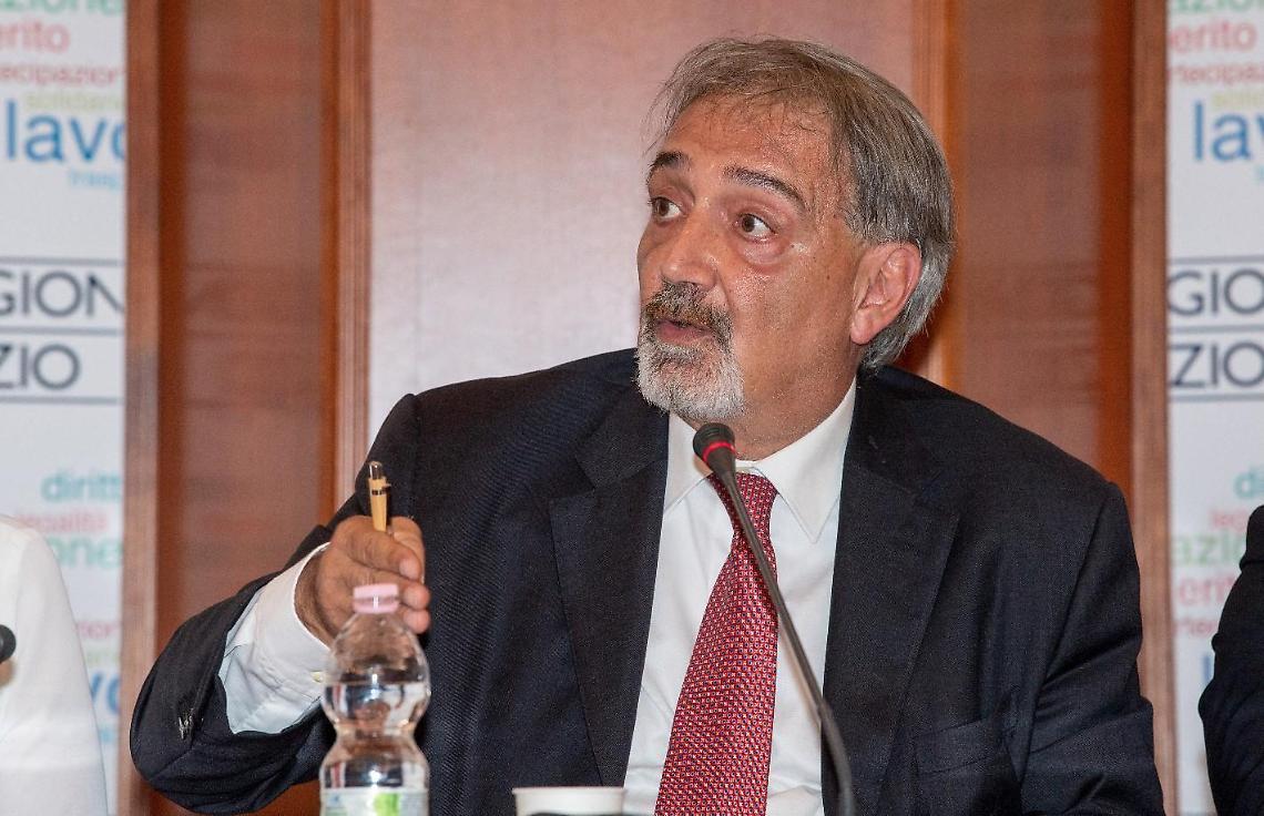 Sanità, scontro politico su tutto