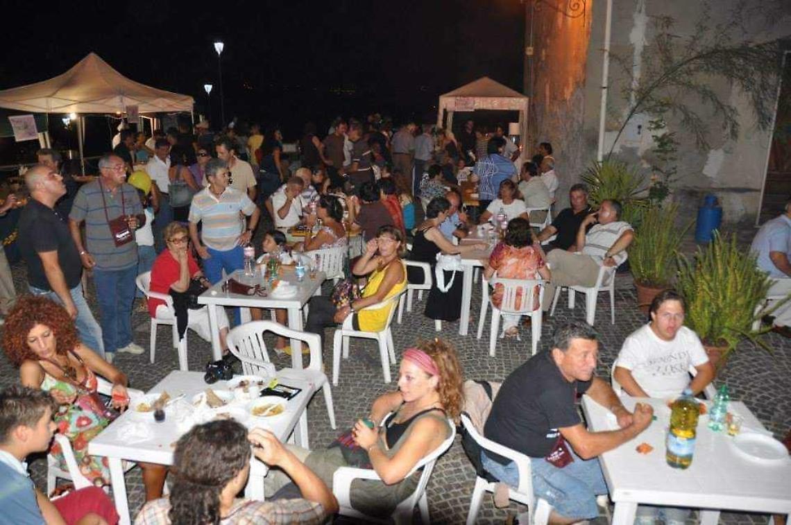 Tradizione, degustazione e musica. Il vino... si fa strada