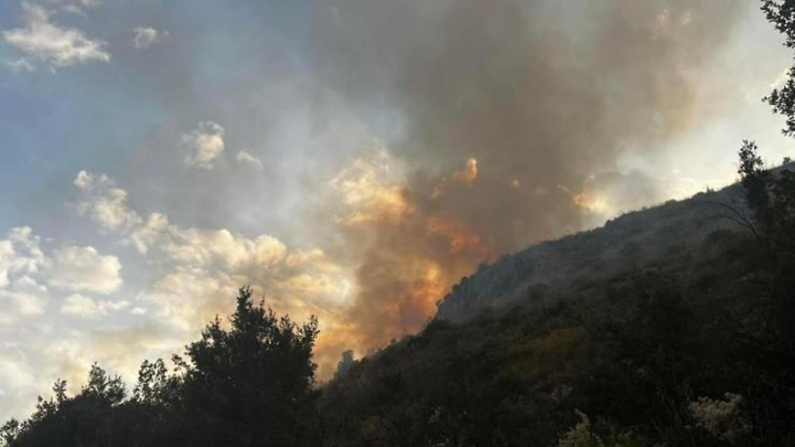 Incendio sul costone della montagna. Inneschi in cinque diversi punti