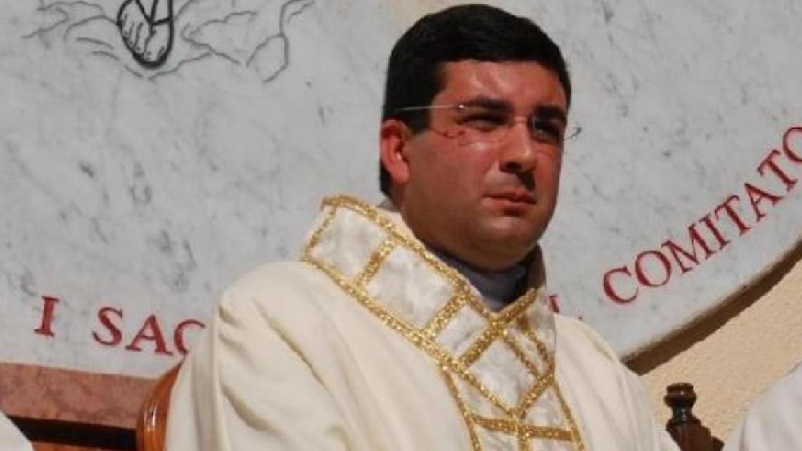 Raccolta firme per far restare don Andrea