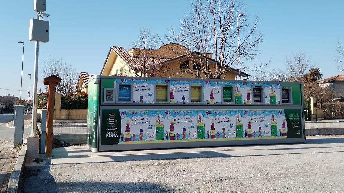 L'immondizia in casa per una settimana. Tante le proteste dei cittadini