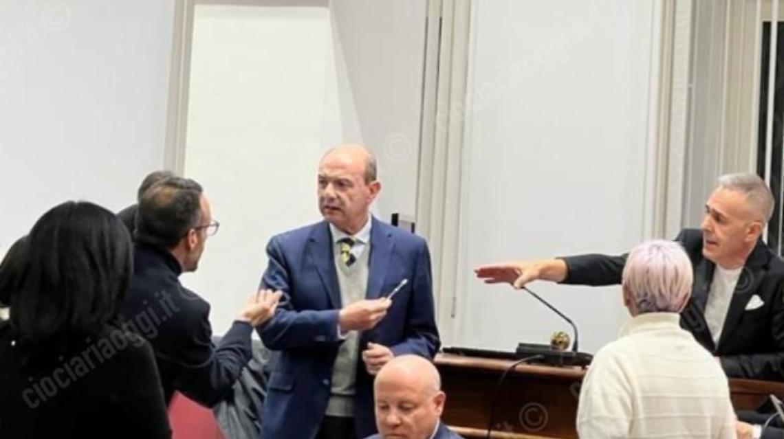 Palazzetto Coni. Sì bipartisan dal consiglio comunale