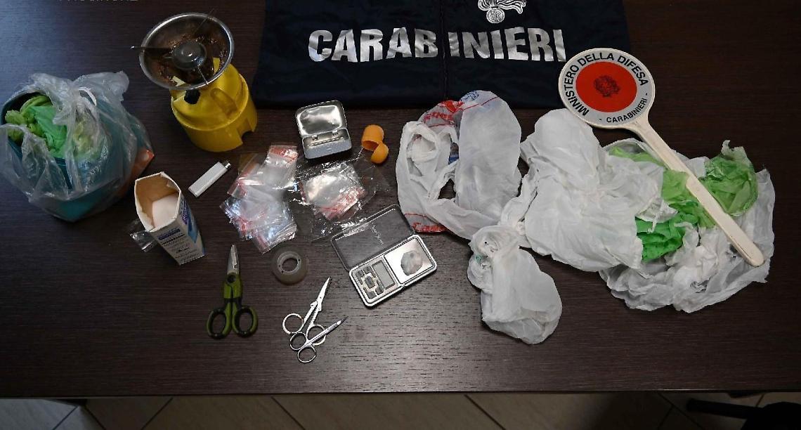 Droga in casa e nella biancheria: arrestata una coppia