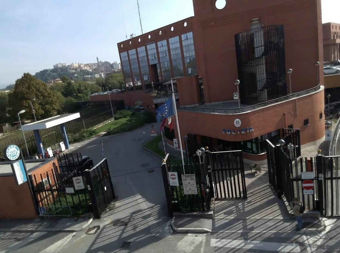 Comprano armi online su un sito spagnolo. A processo