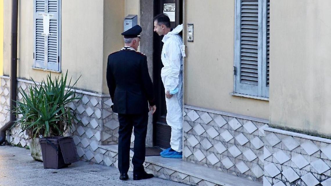 Nigeriano ucciso: casa riconsegnata. Ora gli accertamenti sui telefoni