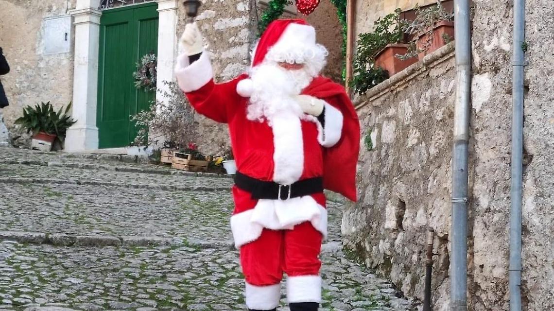 Apre la casa di Babbo Natale: un successo