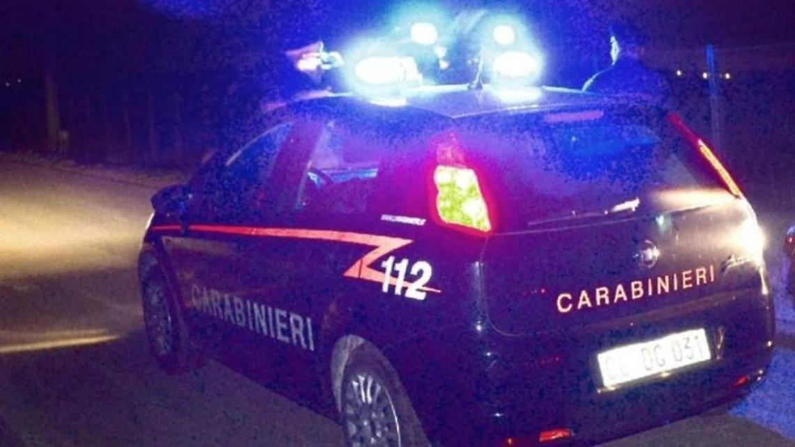 Picchia la madre e le estorce i soldi. Arrestato un trentacinquenne