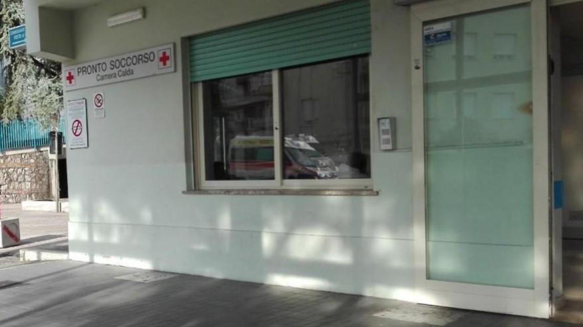 Lite degenera all'interno di un locale. Quattro persone accoltellate