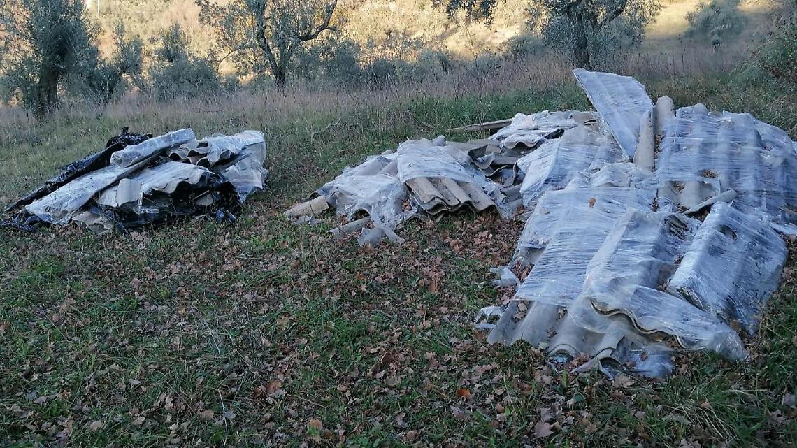 Amianto abbandonato in zona Acqua Candida