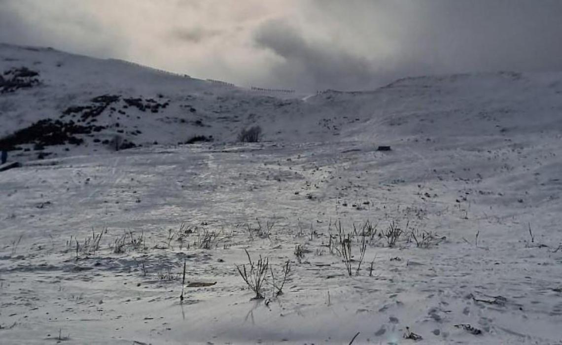 La pioggia scioglie la neve sulle piste di Campo Staffi: apertura rinviata