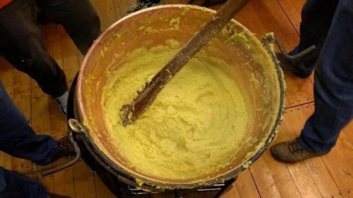 Si rinnova la tradizione con polentata e vino rosso
