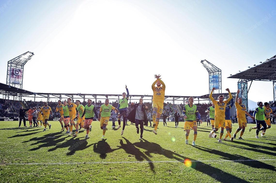 Frosinone-Cagliari finisce 3 a 1. Rimonta con Mazzitelli, Soulé e Jorge